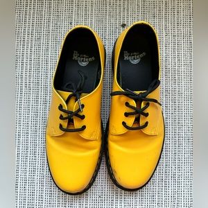 Dr Martens Yellow shoes US M 10 / W 11